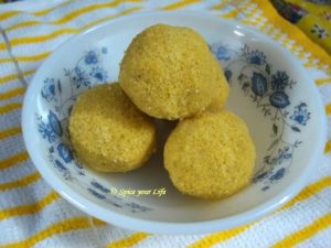 Microwave Besan Ladoo